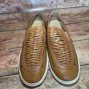 J/slides Woman Tan Slides on sneakers size 8.5